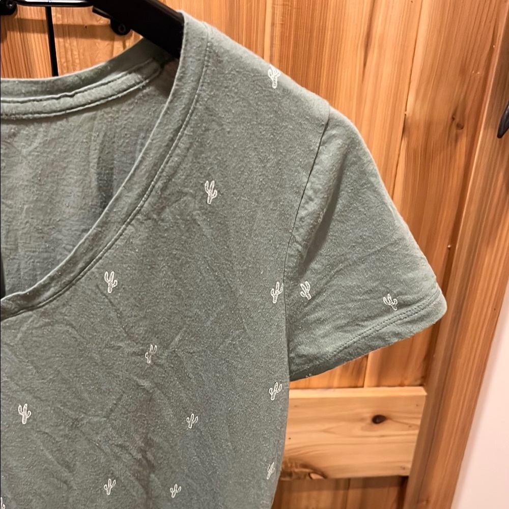 GAP Sage Green V-Neck Short Sleeve Tee with Cactus Design - Picture 5 of 10